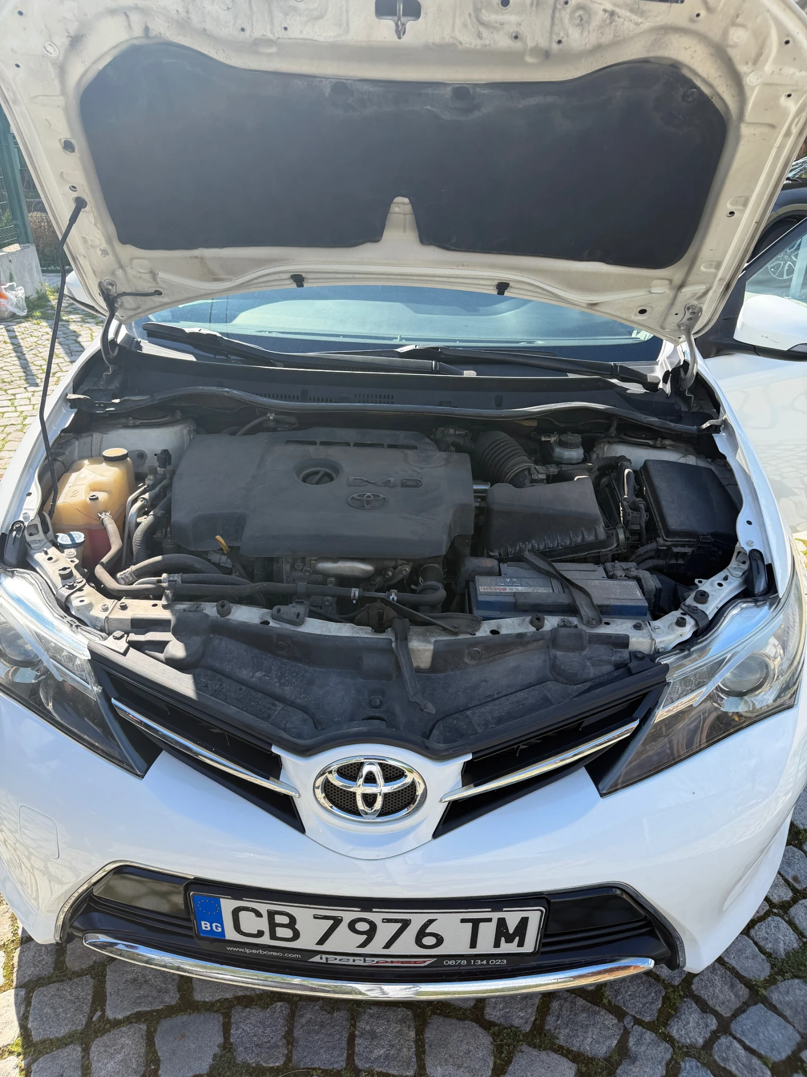 Toyota Auris 2.0 D4D 124 к. с., снимка 14 - Автомобили и джипове - 54391361