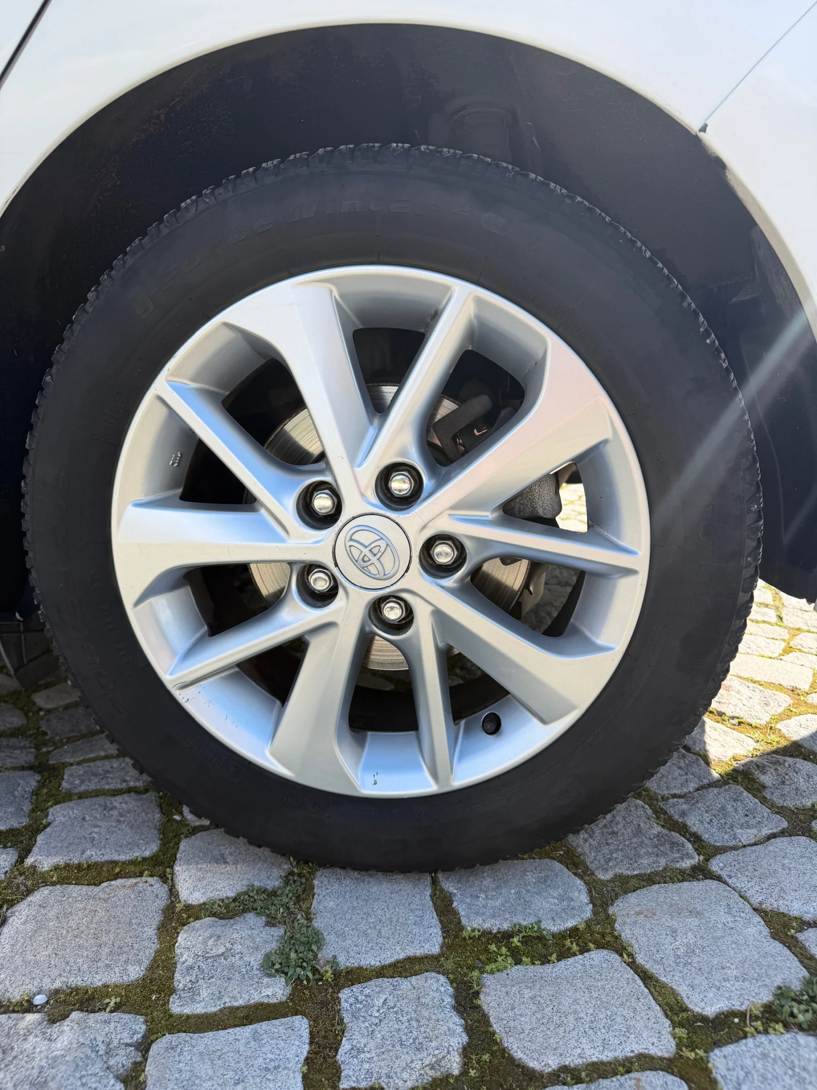 Toyota Auris 2.0 D4D 124 к. с., снимка 12 - Автомобили и джипове - 54391361
