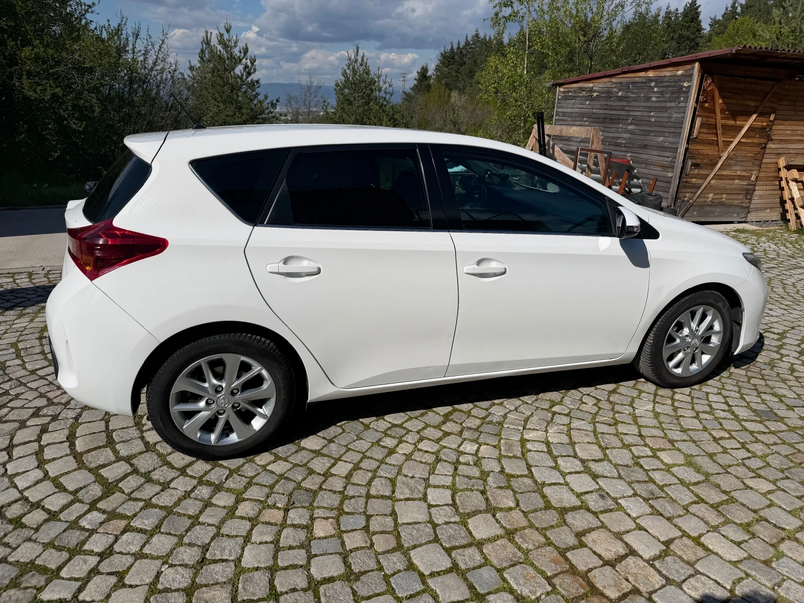 Toyota Auris 2.0 D4D 124 к. с., снимка 4 - Автомобили и джипове - 54391361