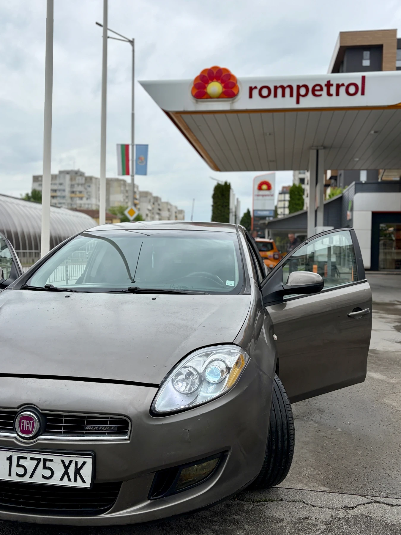 Fiat Bravo 1.9 JTD 8V, снимка 6 - Автомобили и джипове - 54643600