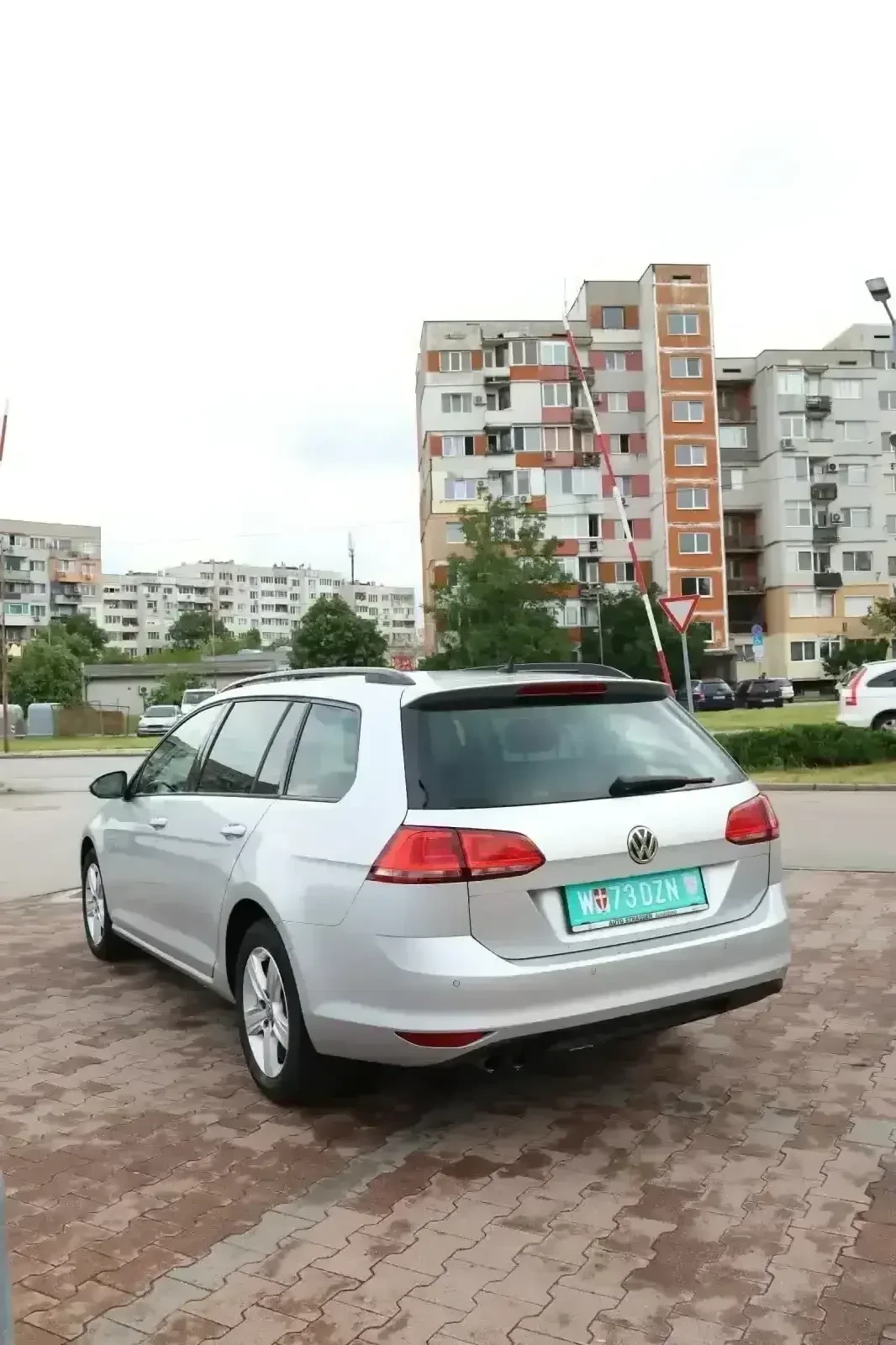 VW Golf Variant 2.0 TDI 150 к.с.| СЕРВИЗНА ИСТОРИЯ| ДОКАРАН НА ХОД, снимка 3 - Автомобили и джипове - 54660534