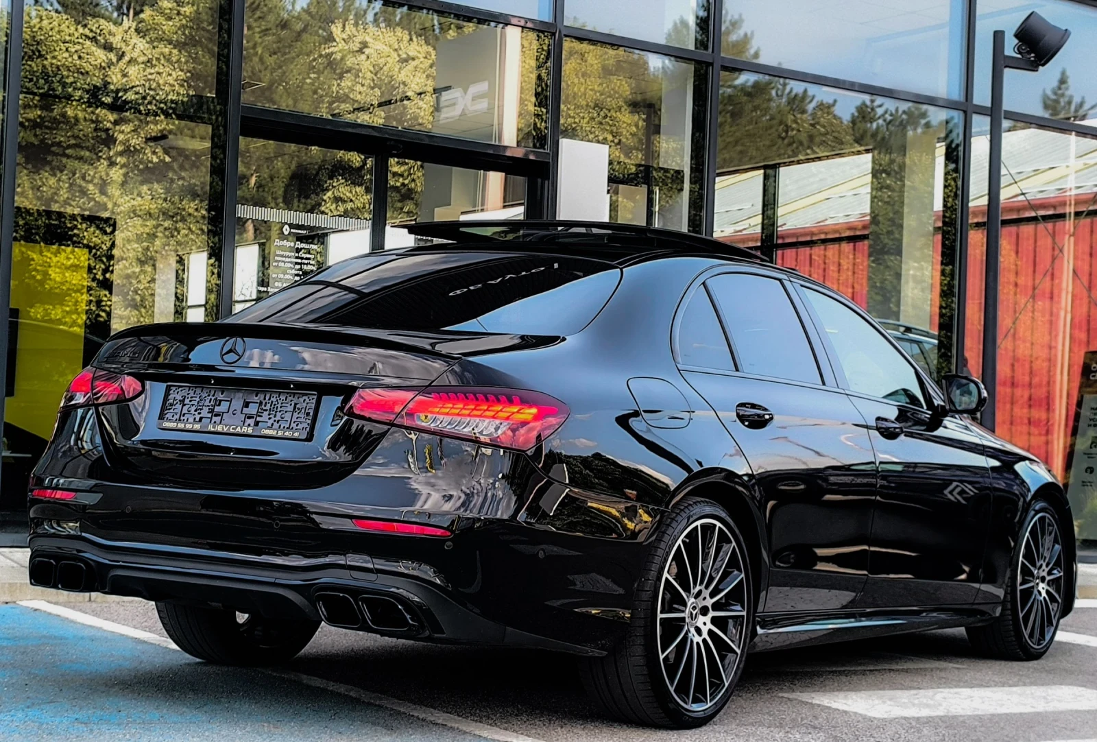 Mercedes-Benz E 220 D FACE AMG PAKET ПАНОРАМА HEAD UP FULL EXTRA, снимка 4 - Автомобили и джипове - 55071899