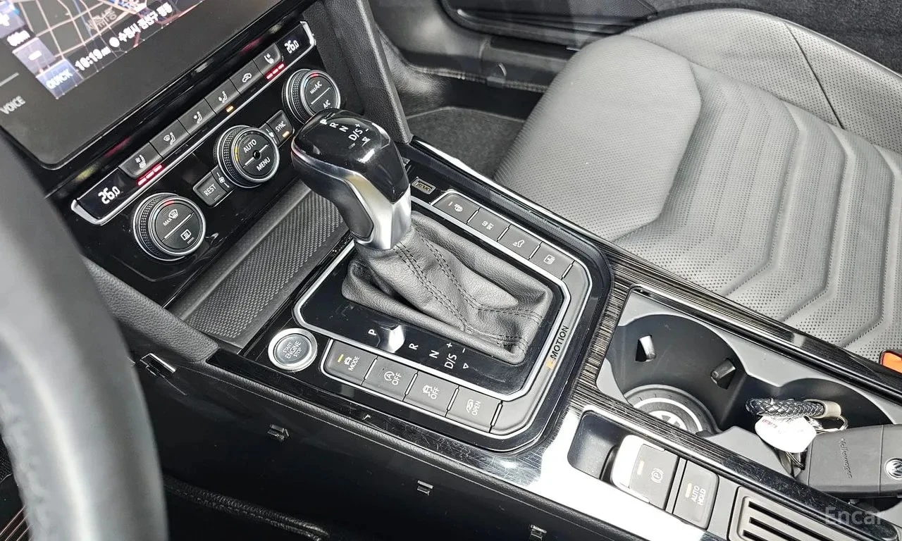 VW Arteon  R LIINE 4Motion / СЕРТИФИКАТ ЗА ОТЛИЧНО КАЧЕСТВО , снимка 9 - Автомобили и джипове - 55924427