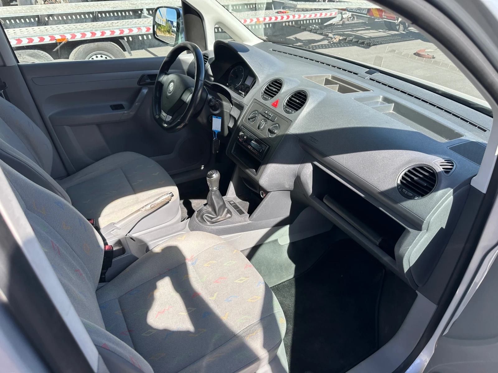 VW Caddy 2.0, снимка 7 - Автомобили и джипове - 56541218