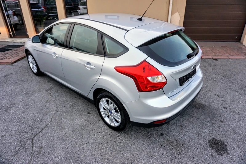 Ford Focus 1.6i TITANIUM, снимка 4 - Автомобили и джипове - 37084925