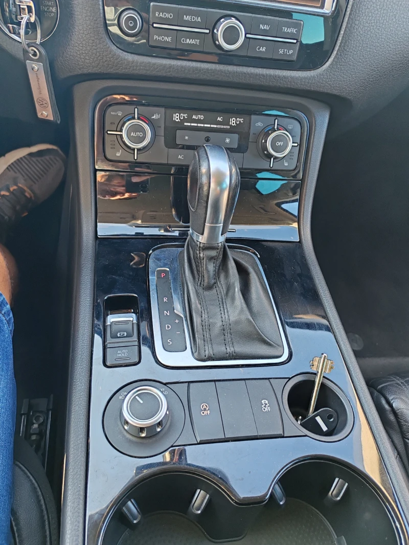 VW Touareg 3.0 TDI, снимка 11 - Автомобили и джипове - 52930273