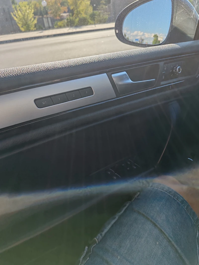 VW Touareg 3.0 TDI, снимка 12 - Автомобили и джипове - 52930273