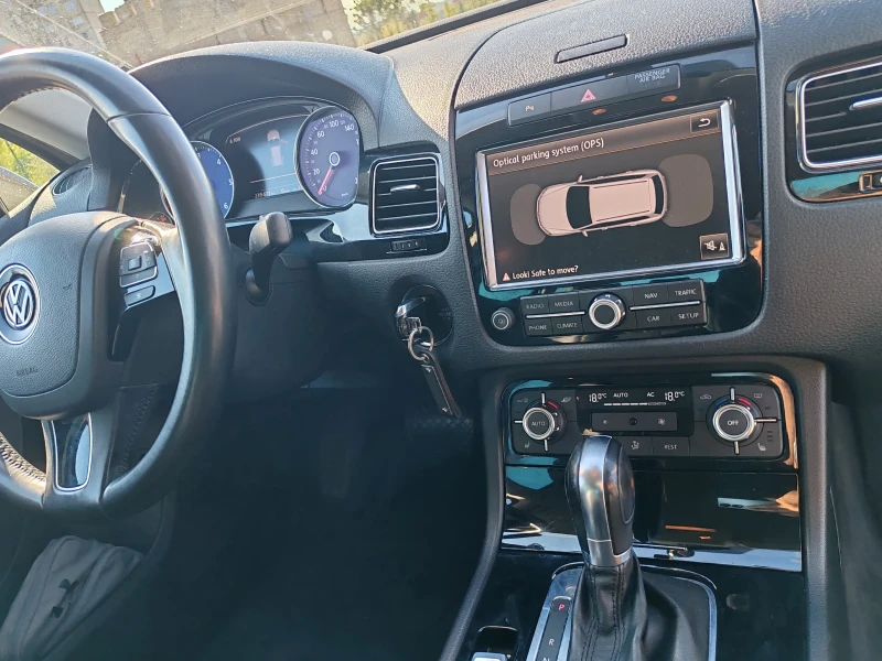 VW Touareg 3.0 TDI, снимка 8 - Автомобили и джипове - 52930273