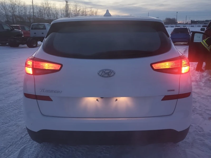 Hyundai Tucson * ESSENTIAL * CARFAX * ЦЕНА ДО БГ, снимка 5 - Автомобили и джипове - 53121497