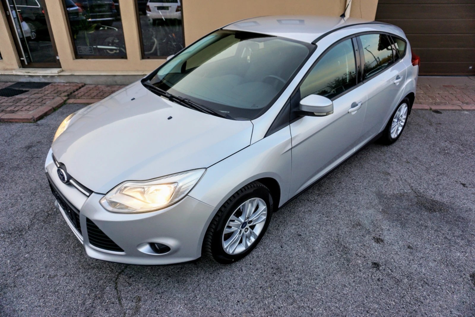 Ford Focus 1.6i TITANIUM - [1] 