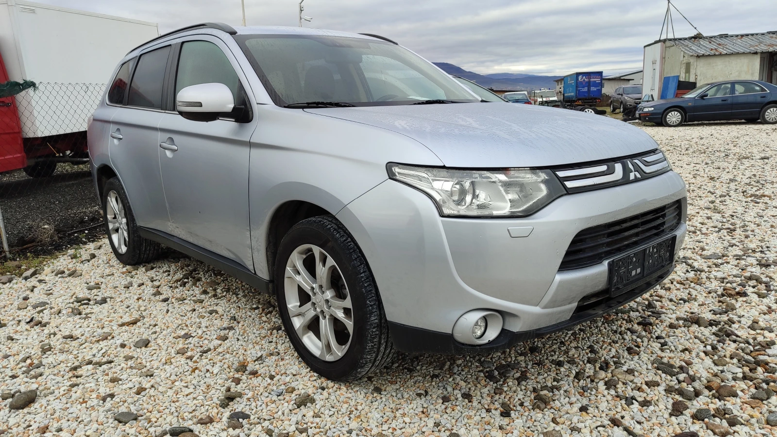 Mitsubishi Outlander 4x4 7места, снимка 2 - Автомобили и джипове - 49616845