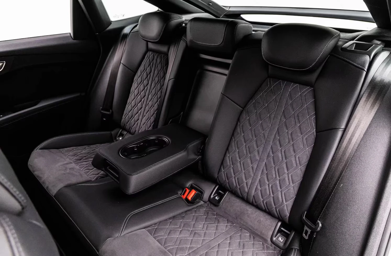 Audi Q4 E-TRON/SPORTBACK/204HP/2XS-LINE/CAM/ACC/HUD/306z, снимка 14 - Автомобили и джипове - 54220670