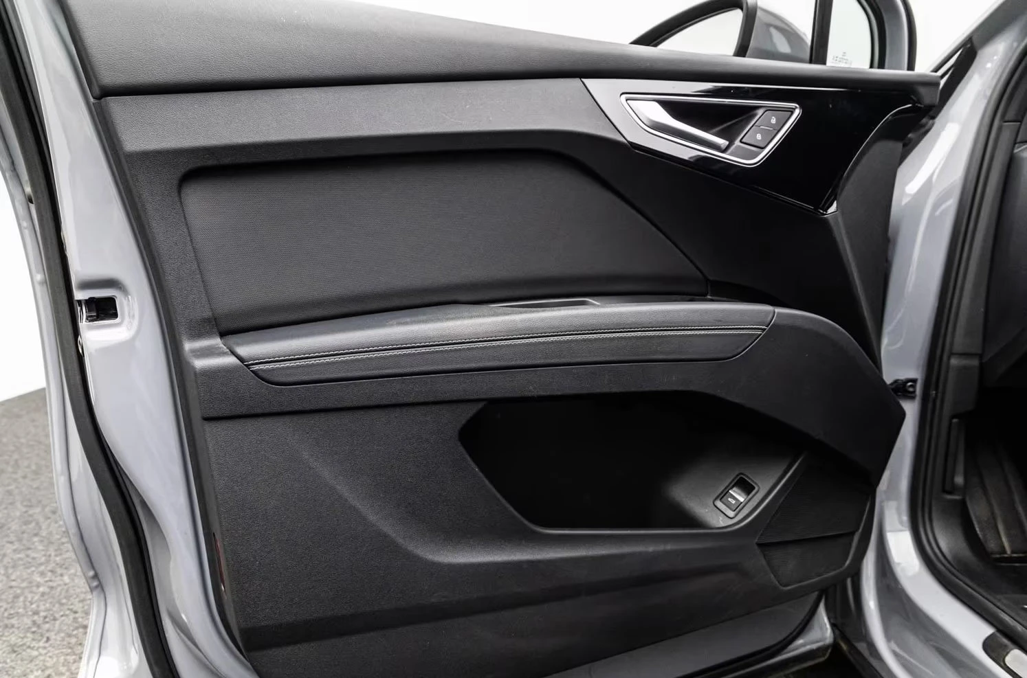 Audi Q4 E-TRON/SPORTBACK/204HP/2XS-LINE/CAM/ACC/HUD/306z, снимка 16 - Автомобили и джипове - 54220670