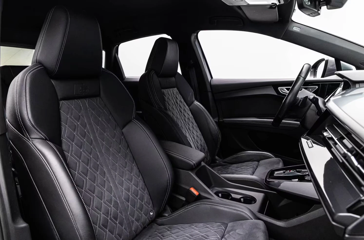 Audi Q4 E-TRON/SPORTBACK/204HP/2XS-LINE/CAM/ACC/HUD/306z, снимка 13 - Автомобили и джипове - 54220670