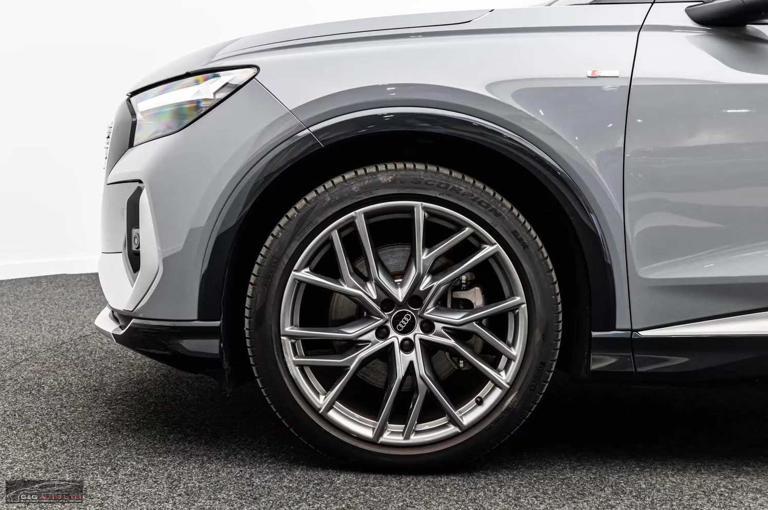 Audi Q4 E-TRON/SPORTBACK/204HP/2XS-LINE/CAM/ACC/HUD/306z, снимка 4 - Автомобили и джипове - 54220670