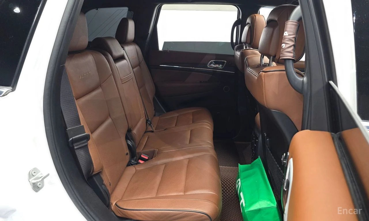 Jeep Grand cherokee 3.6* V6* 8ZF* SUMMIT* ДИСТРОНИК* ОБДУХВАНЕ* LANE* , снимка 13 - Автомобили и джипове - 54916911