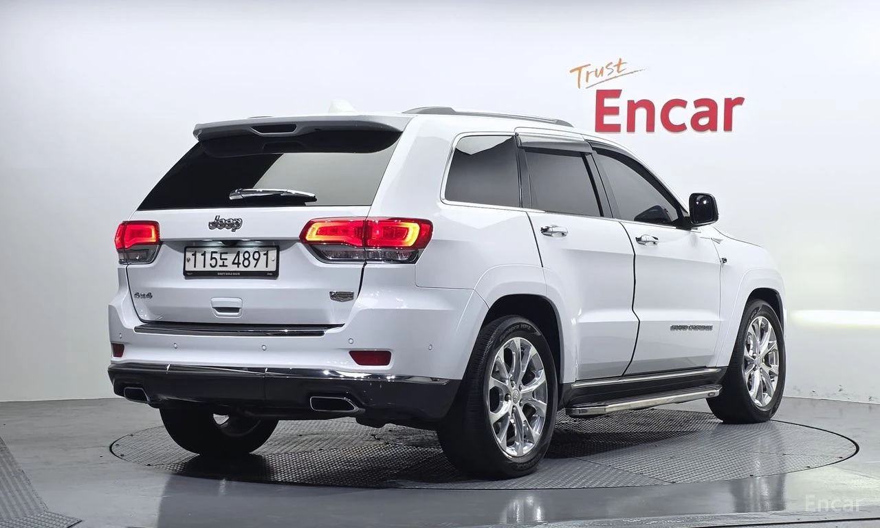 Jeep Grand cherokee 3.6* V6* 8ZF* SUMMIT* ДИСТРОНИК* ОБДУХВАНЕ* LANE* , снимка 2 - Автомобили и джипове - 54916911