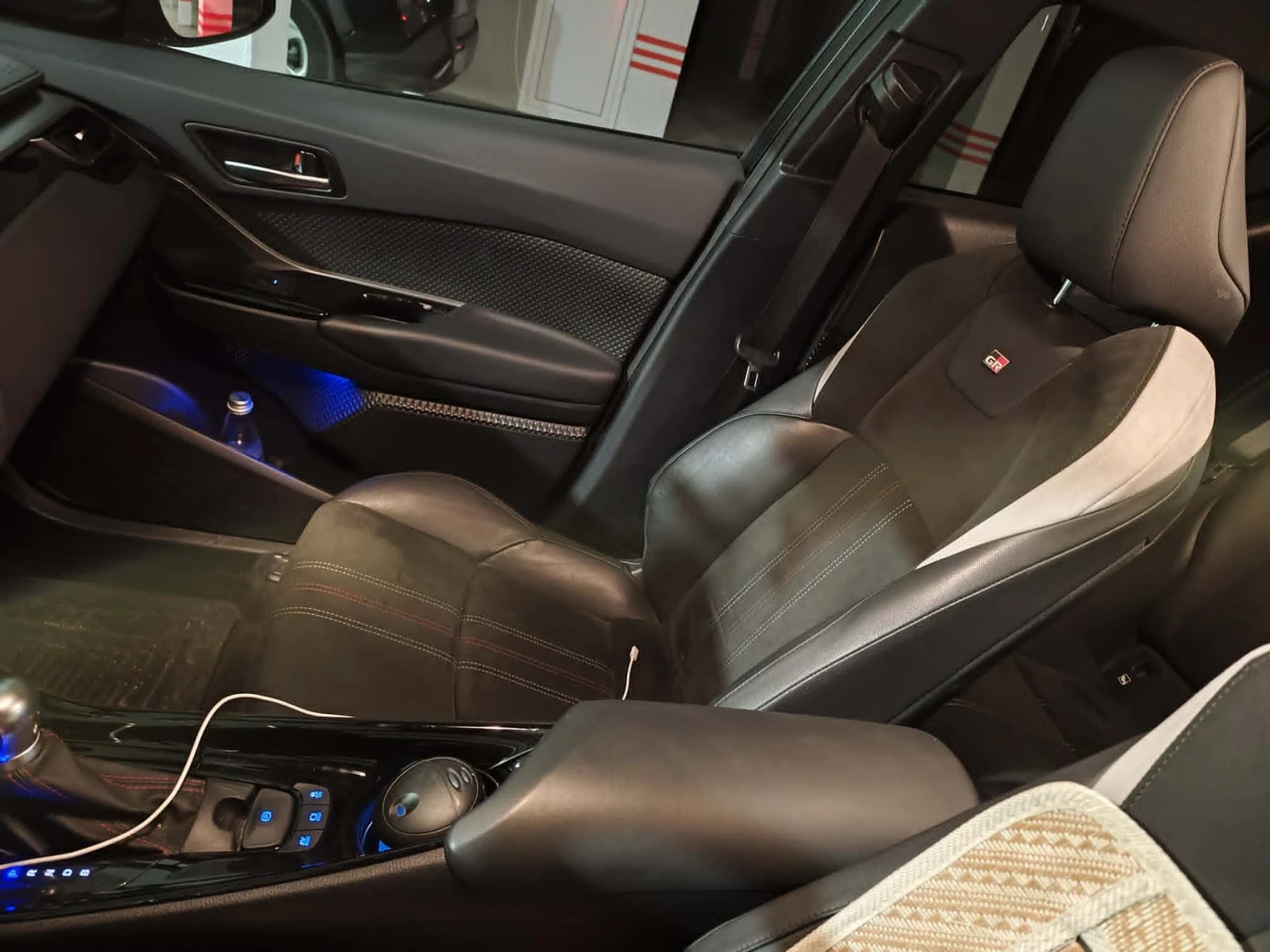 Toyota C-HR GR SPORT, снимка 4 - Автомобили и джипове - 55176483