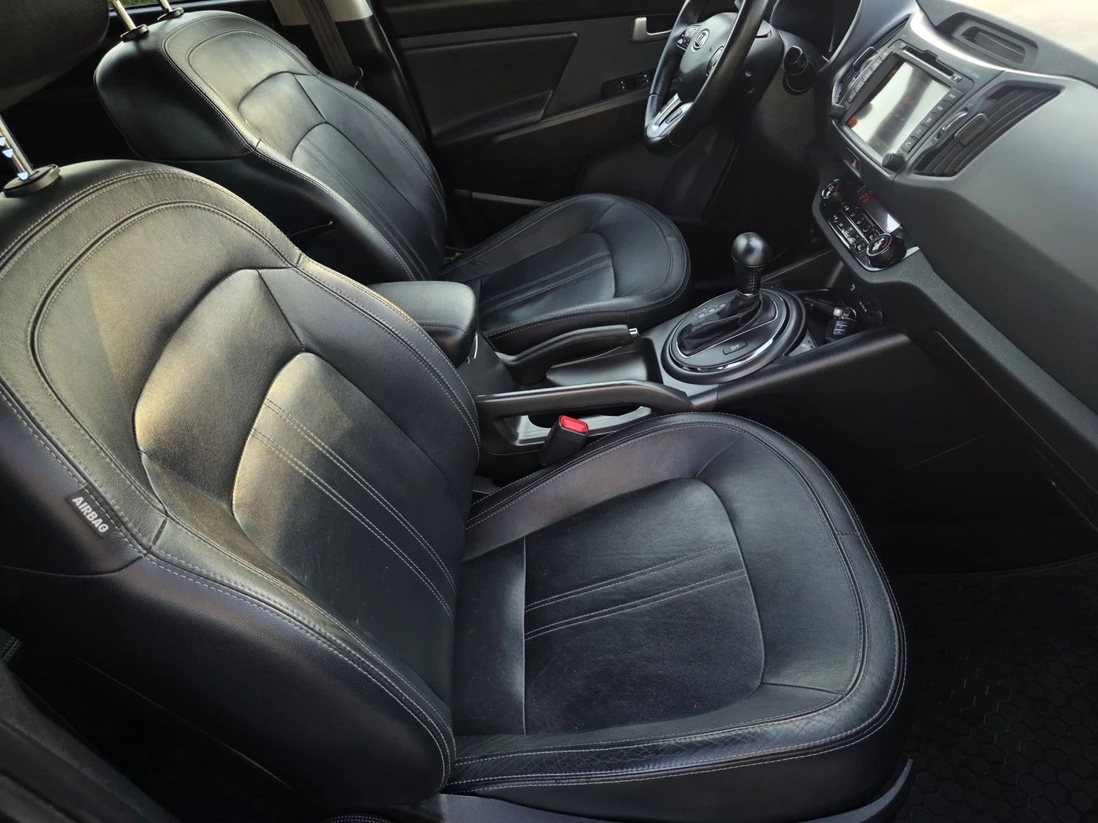 Kia Sportage 2.0CRDI 4X4 AUTOMATIC 130000km, снимка 7 - Автомобили и джипове - 55215299