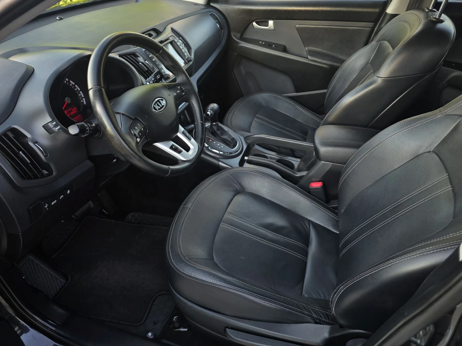 Kia Sportage 2.0CRDI 4X4 AUTOMATIC 130000km, снимка 6 - Автомобили и джипове - 55215299