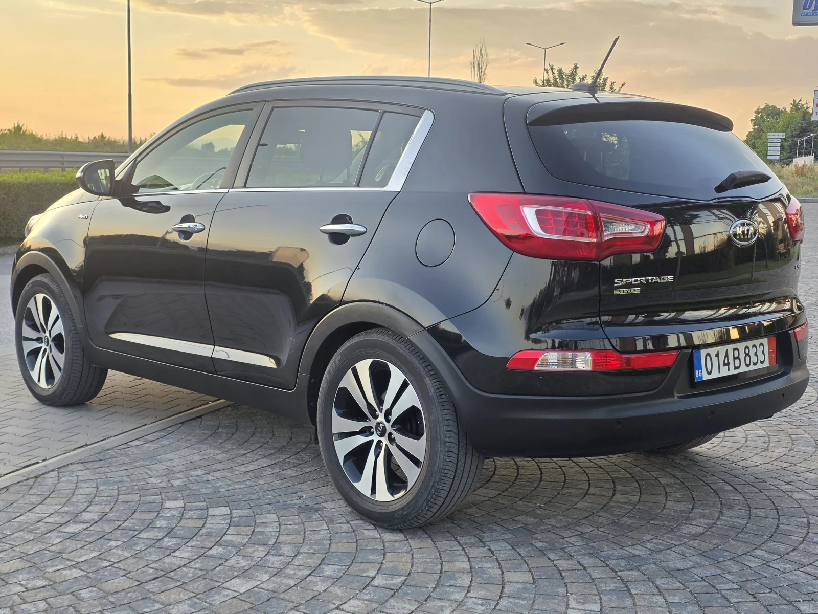 Kia Sportage 2.0CRDI 4X4 AUTOMATIC 130000km, снимка 2 - Автомобили и джипове - 55215299