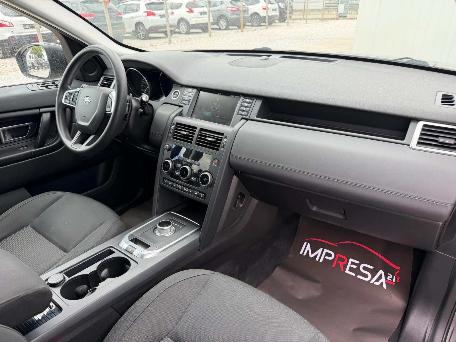 Land Rover Discovery Sport 2.0d 150kc., снимка 10 - Автомобили и джипове - 55293378