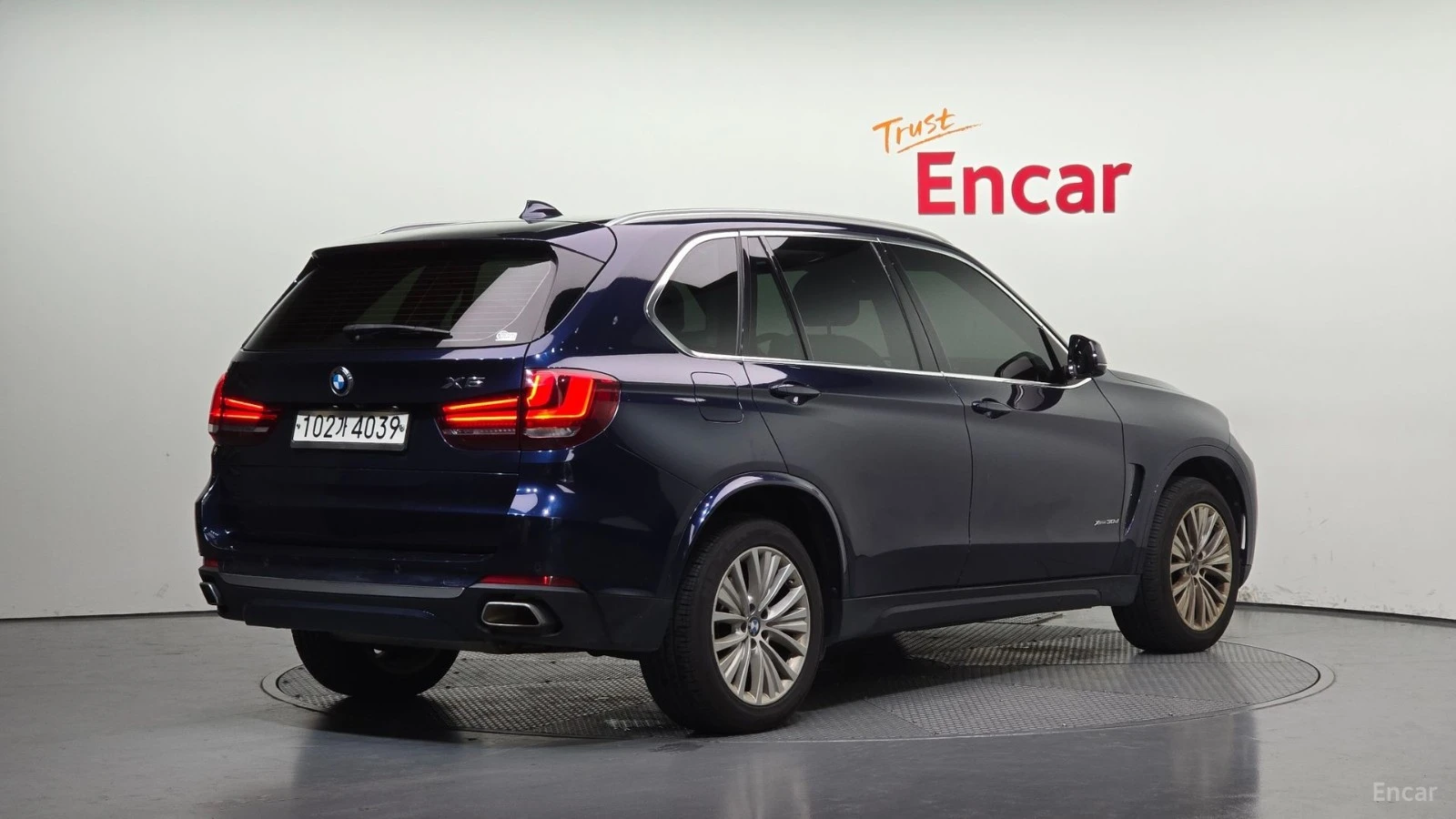 BMW X5 * X-DRIVE* 360* Ambient Light* Head-up* , снимка 2 - Автомобили и джипове - 55656006