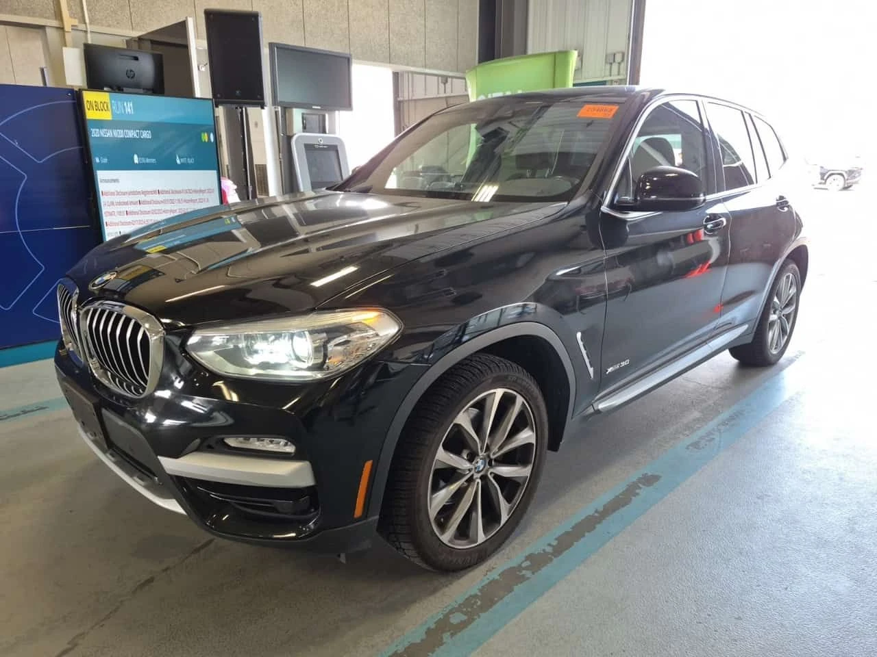 BMW X3 xDrive30i / АВТОКРЕДИТ / ПАНОРАМА / ПОДГРЕВИ 