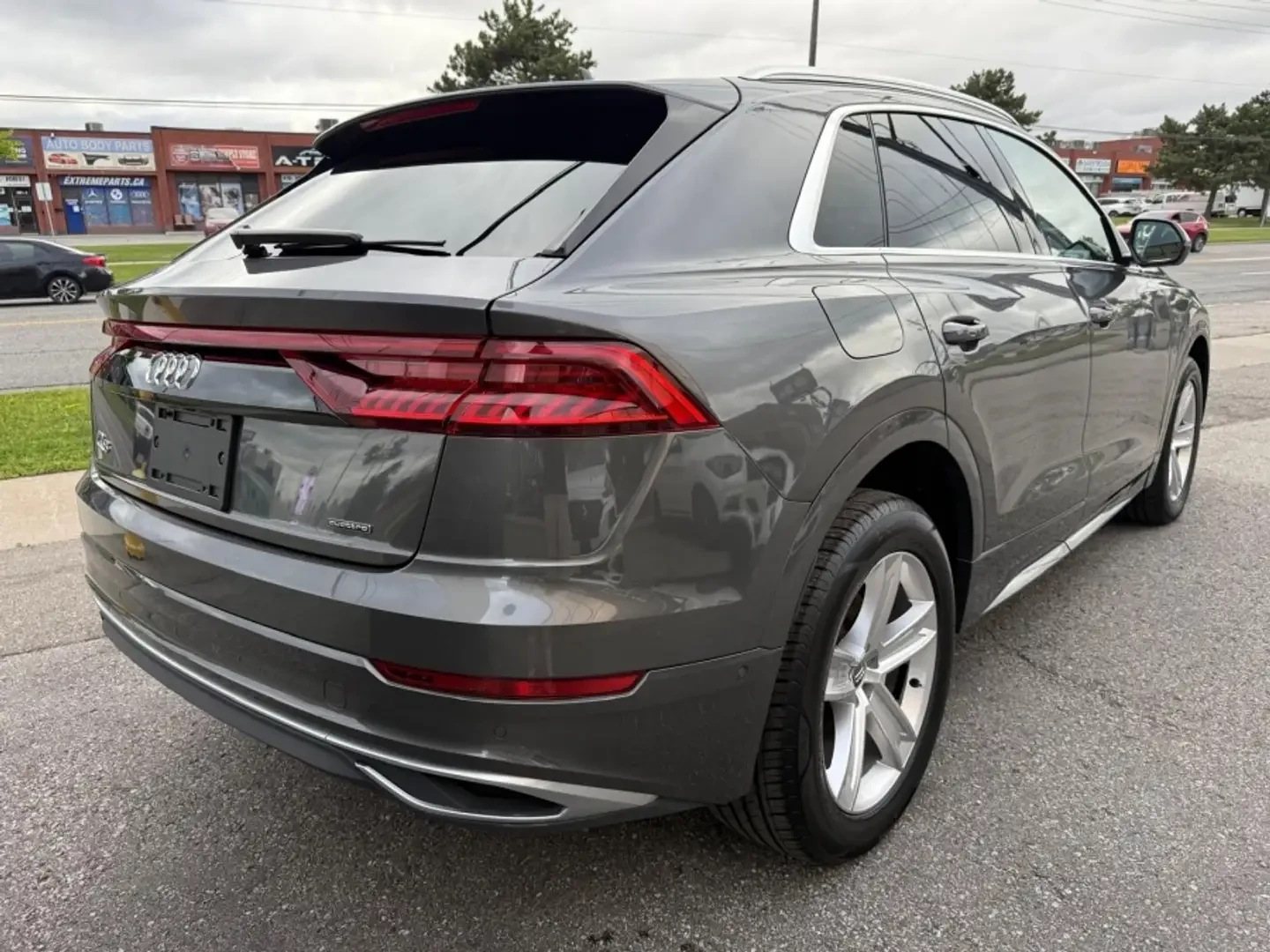 Audi Q8 55TFSI* MATRIX* S* LINE* ОБДУХВАНЕ* 360КАМЕРА* , снимка 2 - Автомобили и джипове - 55787430