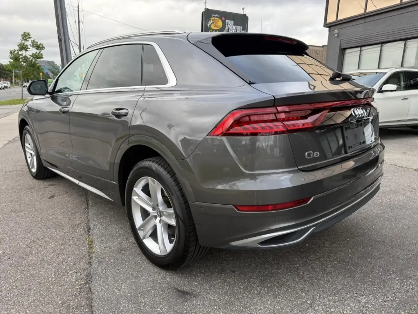 Audi Q8 55TFSI* MATRIX* S* LINE* ОБДУХВАНЕ* 360КАМЕРА* , снимка 4 - Автомобили и джипове - 55787430