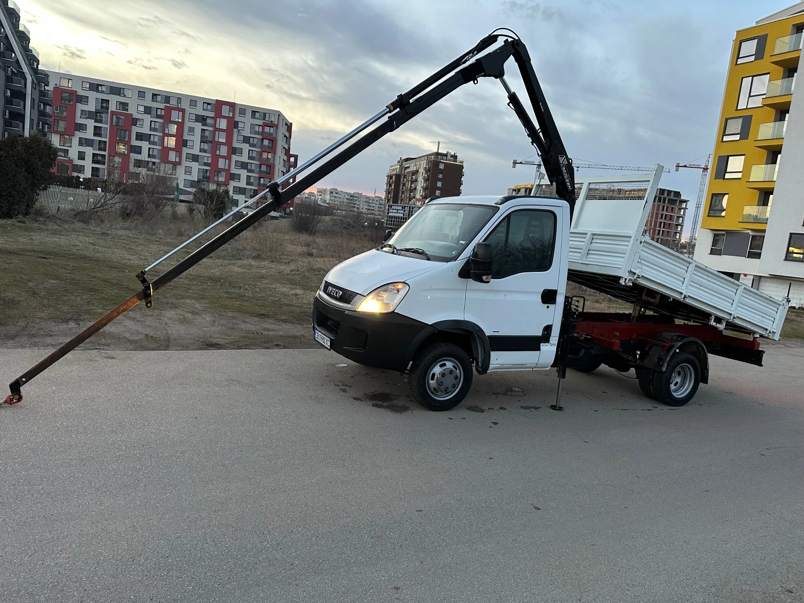 Iveco Daily 3-стр самосвал с кран, снимка 1