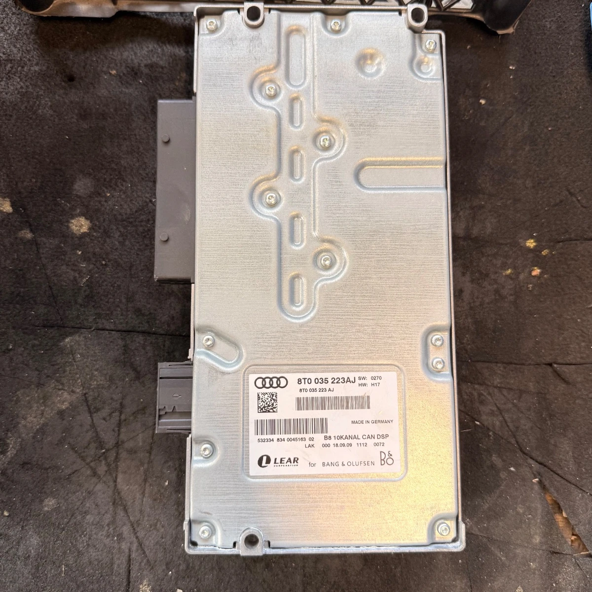 Усилвател Ауди AUDI A4 A5 Q5 2G Bang Olufsen с две букси 8T0035223AJ-1210