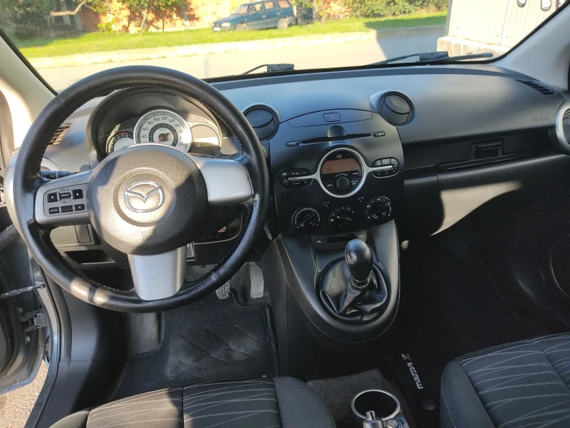 Mazda 2 1.3ie, снимка 4 - Автомобили и джипове - 47323140