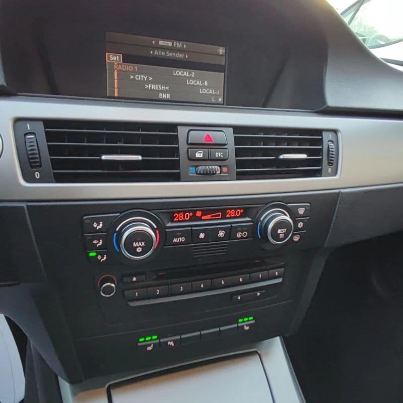 BMW 318 2.0i* PANORAMA* FULL* , снимка 13 - Автомобили и джипове - 48506737