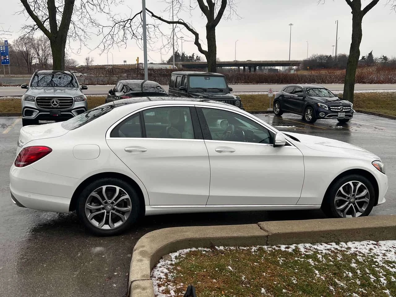 Mercedes-Benz C 300 CARFAX/ПАНОРАМА/ПОДГРЕВИ/ПАРКТРОНИК, снимка 4 - Автомобили и джипове - 53990151