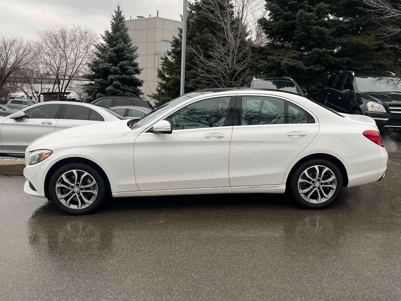 Mercedes-Benz C 300 CARFAX/ПАНОРАМА/ПОДГРЕВИ/ПАРКТРОНИК, снимка 3 - Автомобили и джипове - 53990151