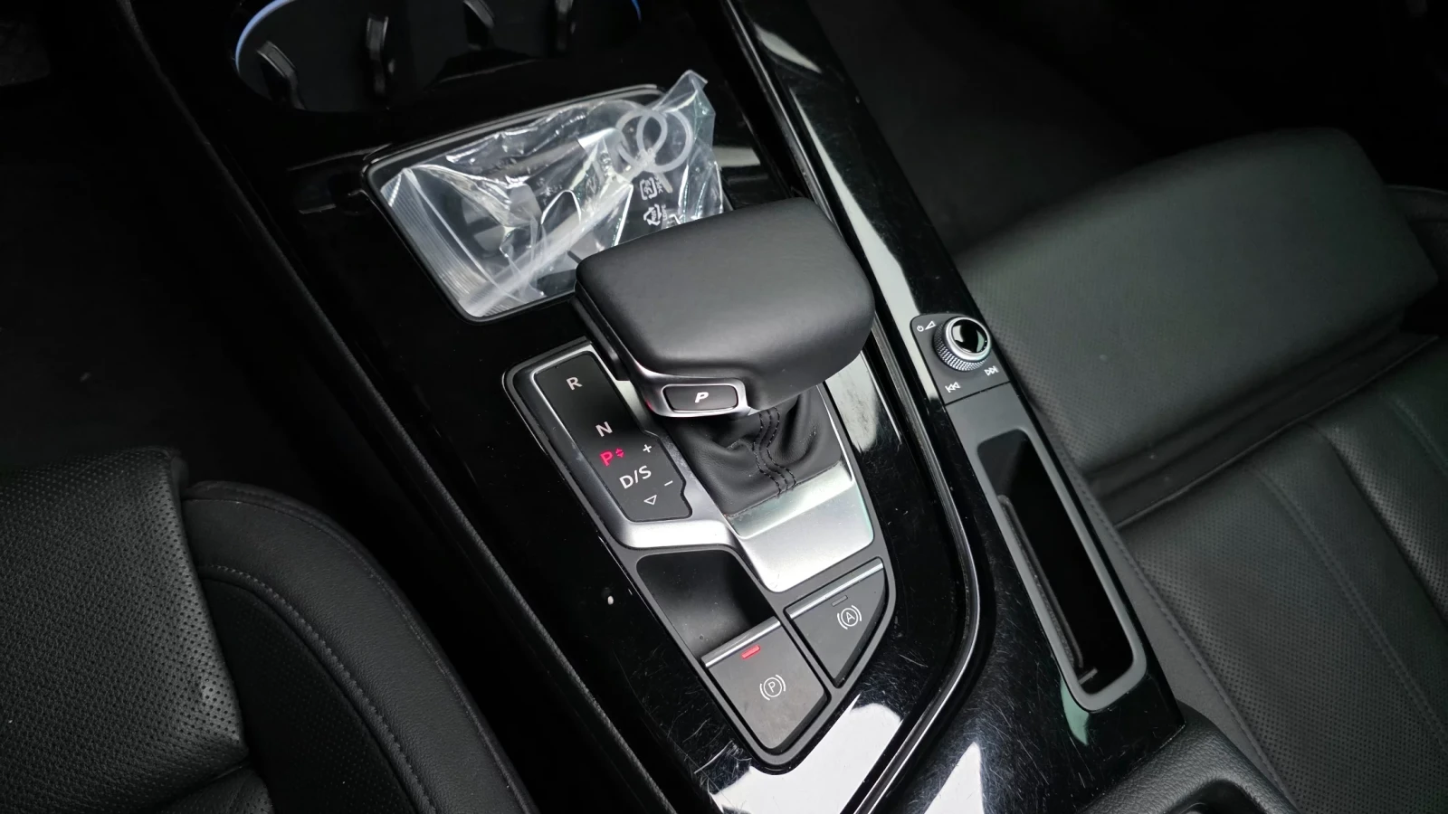 Audi A4 40 TFSI Premium, снимка 11 - Автомобили и джипове - 54475067