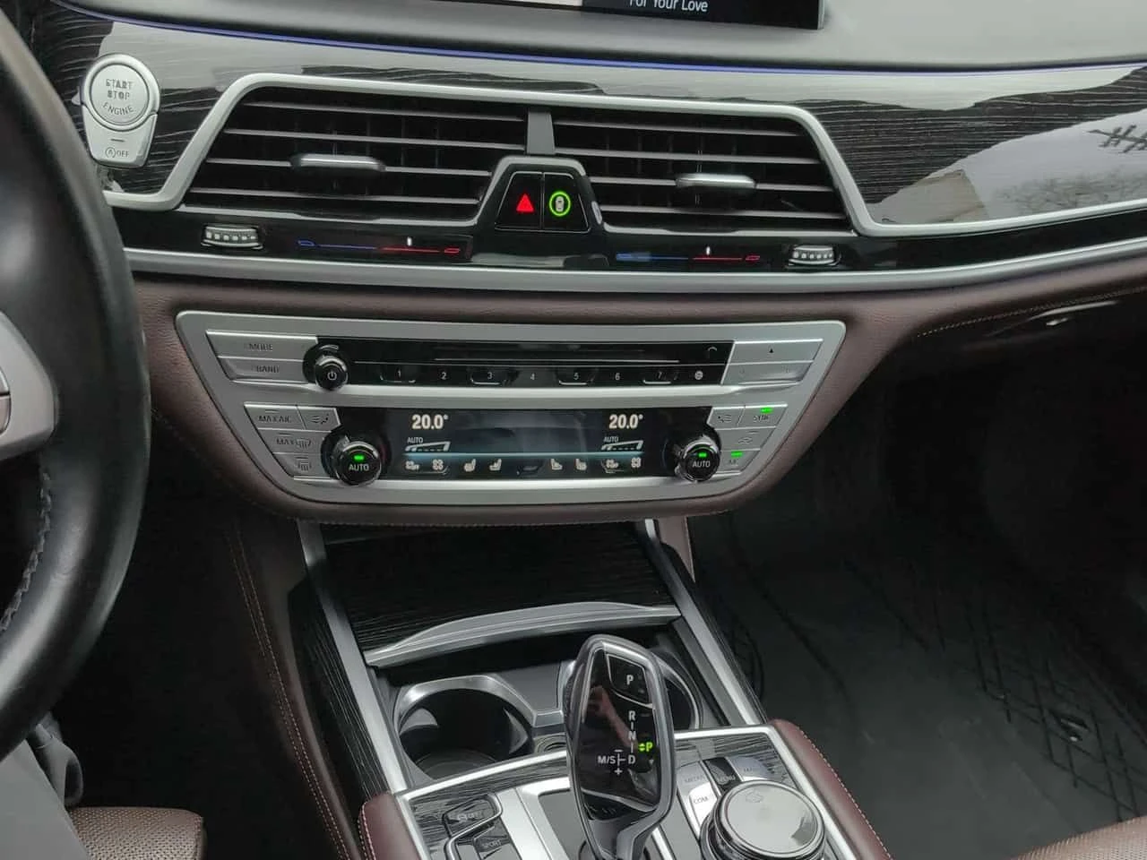 BMW 750 * xDrive * МАСАЖИ * ДИСТРОНИК * 360 * ОБДУХВАНЕ, снимка 9 - Автомобили и джипове - 54711026