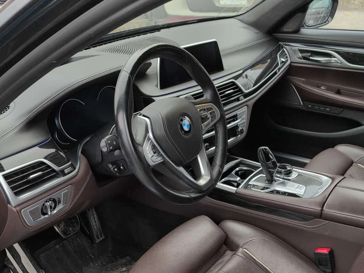 BMW 750 * xDrive * МАСАЖИ * ДИСТРОНИК * 360 * ОБДУХВАНЕ, снимка 5 - Автомобили и джипове - 54711026