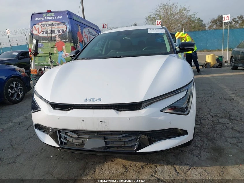 Kia EV6 Wind, снимка 12 - Автомобили и джипове - 55265380