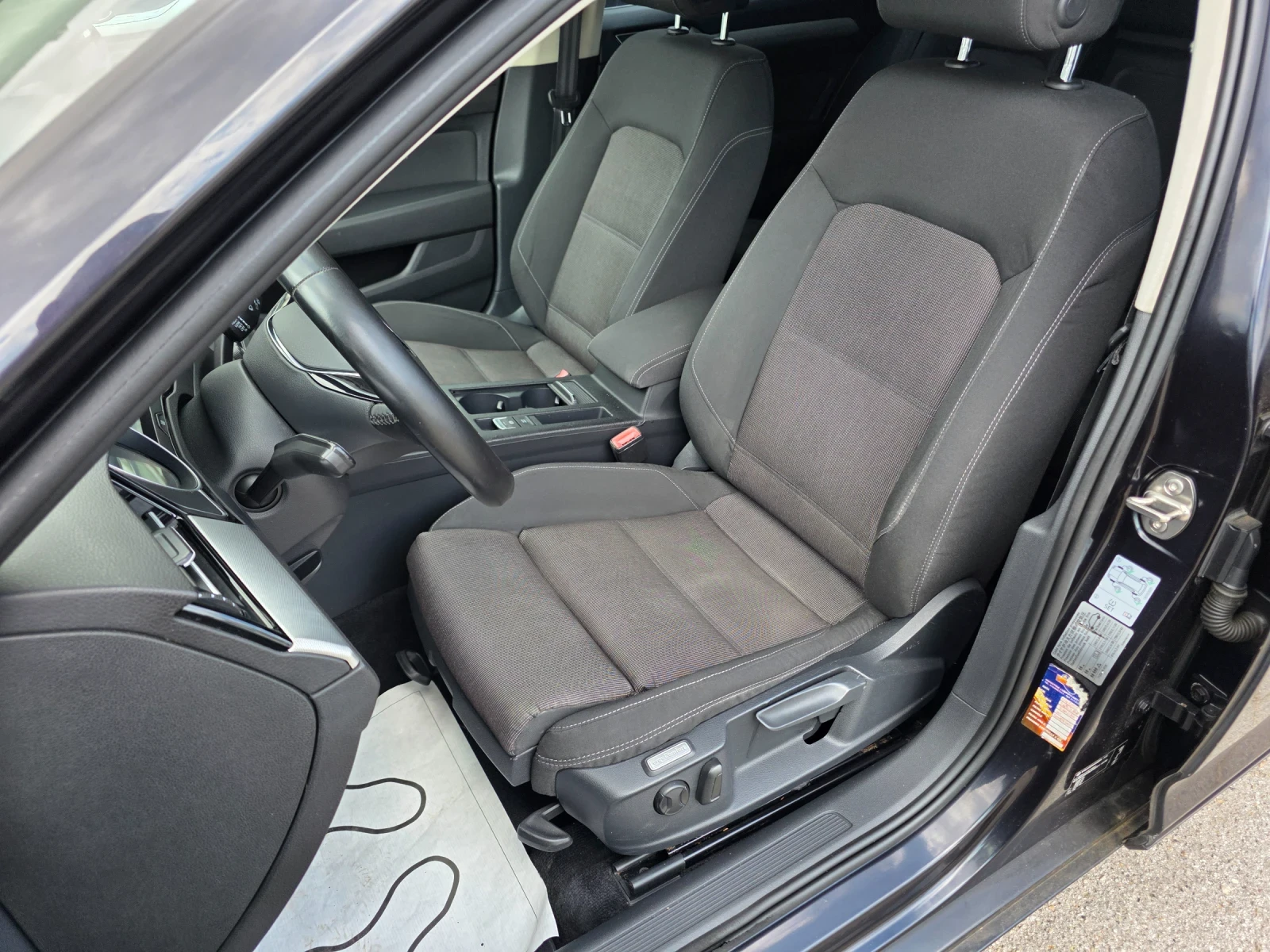 VW Passat 1.6 TDI 120k.c EURO 5B ITALIA , снимка 10 - Автомобили и джипове - 55327966