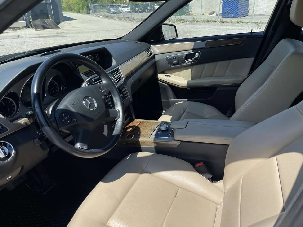 Mercedes-Benz E 350 * E350 Sedan 4MATIC | Premium Pkg | AMG Pkg | Harm, снимка 9 - Автомобили и джипове - 55421887