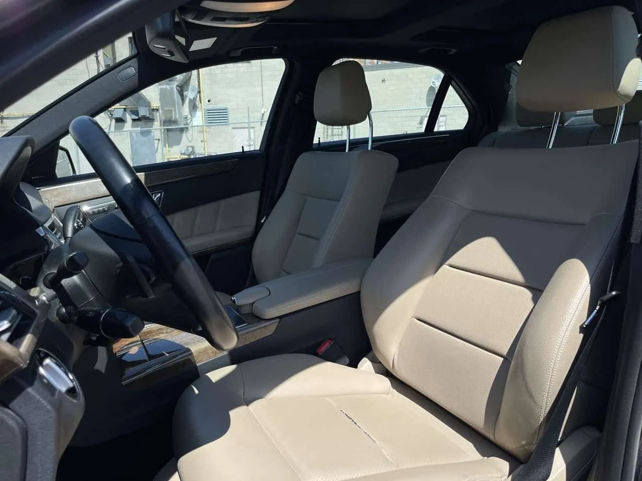 Mercedes-Benz E 350 * E350 Sedan 4MATIC | Premium Pkg | AMG Pkg | Harm, снимка 10 - Автомобили и джипове - 55421887