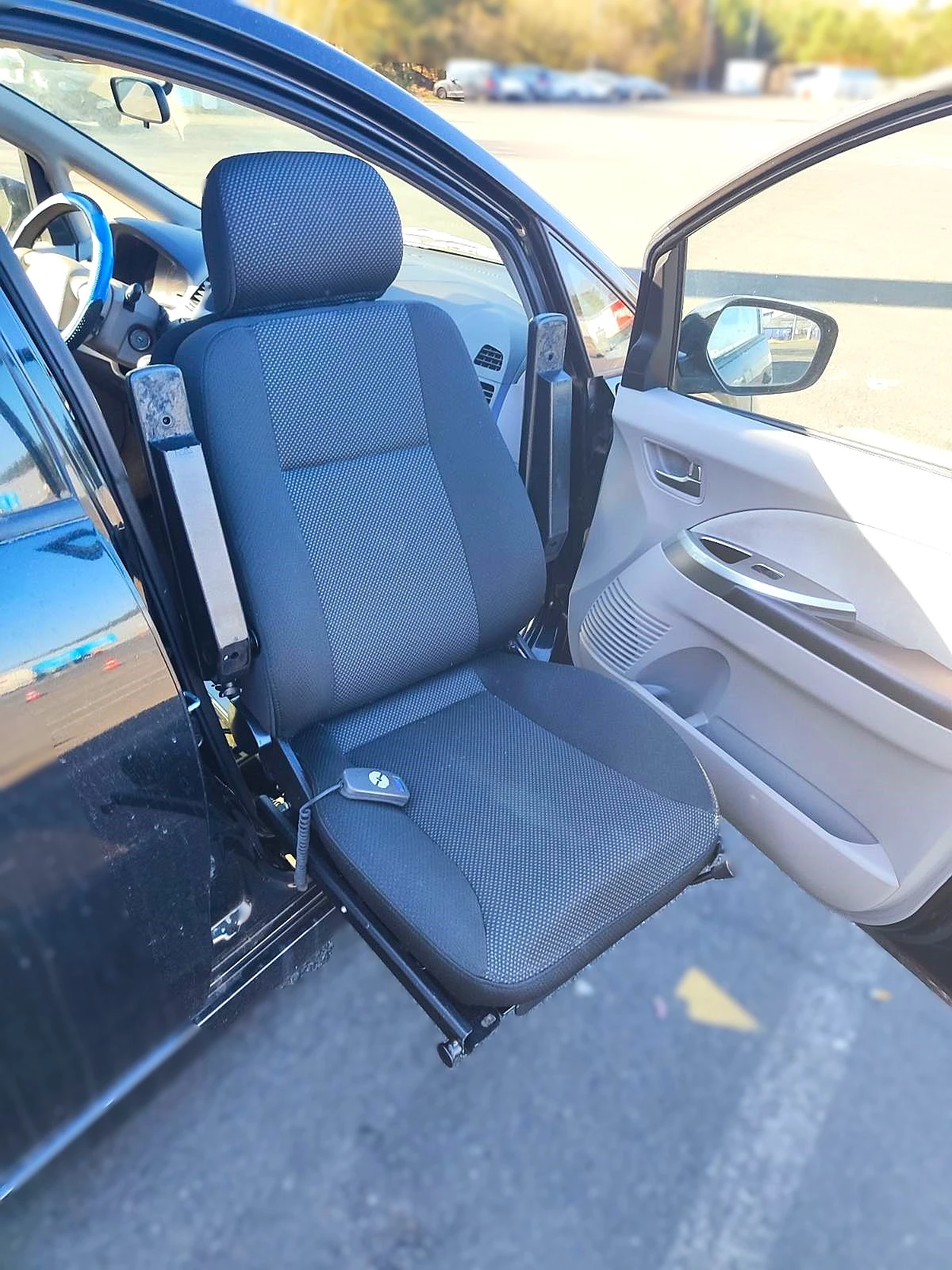 Mitsubishi Grandis Специализиран автомобил за хора с намалена подвижн, снимка 6 - Автомобили и джипове - 55435022