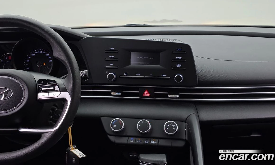 Hyundai Elantra 1.6 Smart, снимка 13 - Автомобили и джипове - 55668647