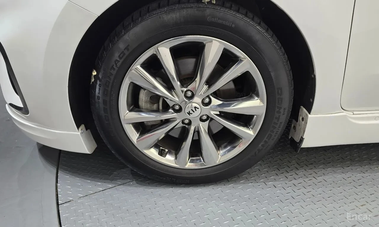 Kia Carnival * Gasoline 9 Seater Hi Limousine* АВТОКРЕДИТ* , снимка 5 - Автомобили и джипове - 55959799
