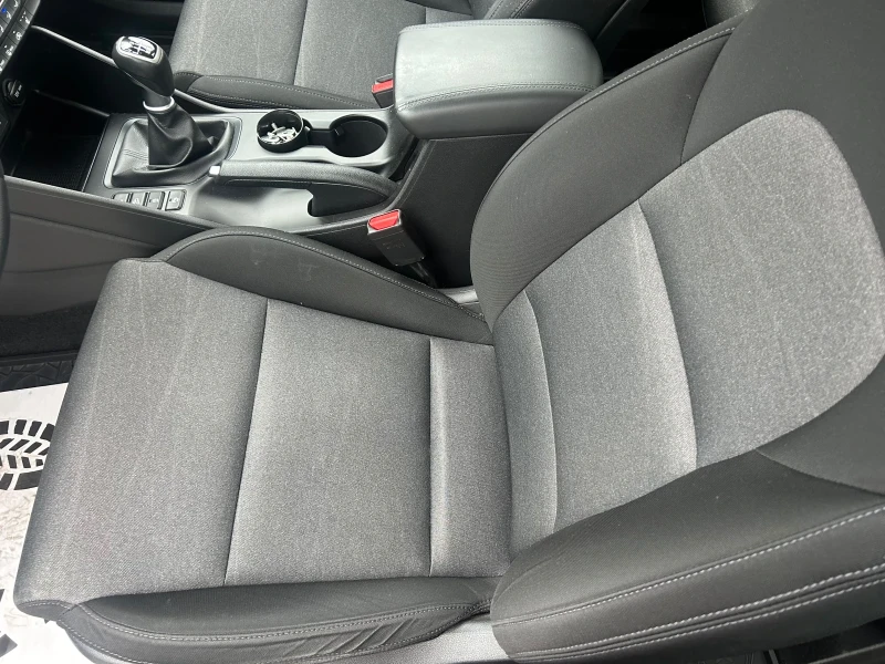 Hyundai Tucson 1.6CRDI 4X4, снимка 10 - Автомобили и джипове - 52417084