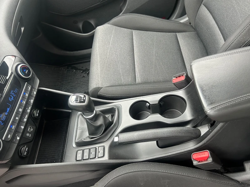 Hyundai Tucson 1.6CRDI 4X4, снимка 11 - Автомобили и джипове - 52417084