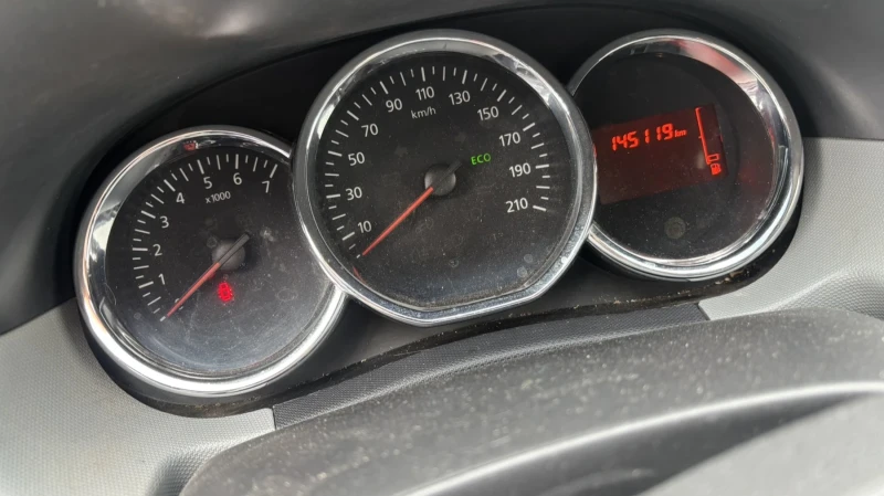 Dacia Duster 1.6i 2015, снимка 5 - Автомобили и джипове - 52081234