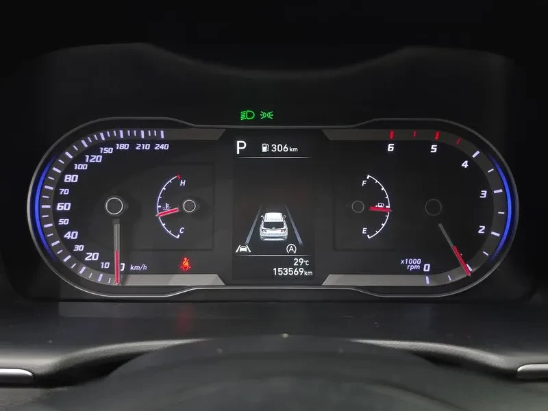 Hyundai Tucson 2.0 2WD , снимка 8 - Автомобили и джипове - 55843421